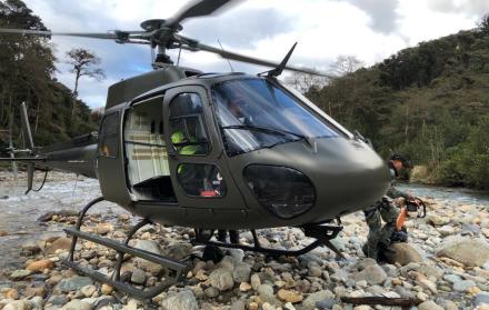 Para conseguir el aterrizaje del helicóptero y ejecutar el rescate fue necesario que se habilitara un helipuerto en una orilla del río. 