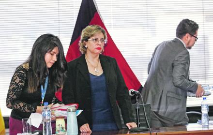El miércoles Daniella Camacho, jueza de la Corte, dispuso oficiar a Interpol, a través de su oficina local en Quito, con el pedido de revisión de la decisión de suprimir de la base de datos la información sobre el expresidente Correa, sobre el pedido de d
