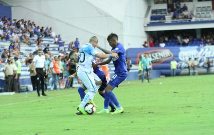 Encuentro entre Emelec y Macará.