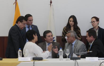Pruebas. La Comisión de Fiscalización recibió ayer a los cuatro asambleístas que interpusieron el pedido de juicio político contra la excanciller.