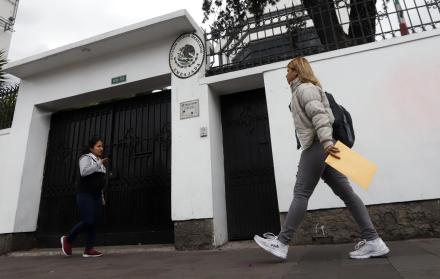 La embajada de México en Quito es el nuevo domicilio de los protegidos por el Gobierno de ese país, que ya concedió asilo al excanciller Ricardo Patiño.