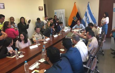 Autoridades instalaron una mesa de trabajo para tratar el tema de asentamientos irregulares. 