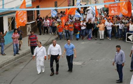 Guayaquil. El candidato de Centro Democrático, Jimmy Jairala, en un recorrido por la parroquia Letamendi.