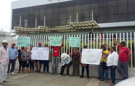 Los familiares también se acercaron a reclamar por los capturados en el puente de Tarifa.