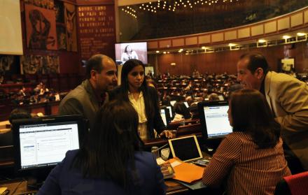 Divididos para juzgar al ministro de Finanzas: los correístas quieren un trofeo y la cabeza de Carlos de la Torre está a la mano. En lo demás, se cuidan las espaldas.