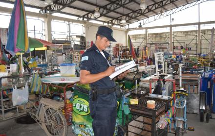 En 2017 los metropolitanos retiraron 22.097 productos de las calles, y en lo que va de este año van 2.843. Los vendedores informales no siempre acuden a retirarlos.