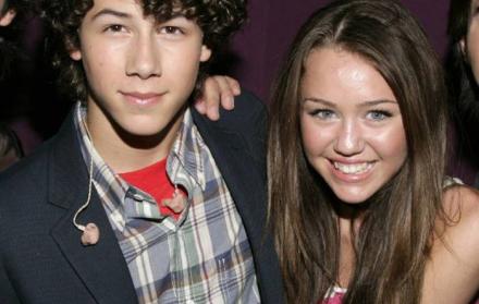 Jonas y Cyrus se conocieron cuando trabajaban para Disney Channel.