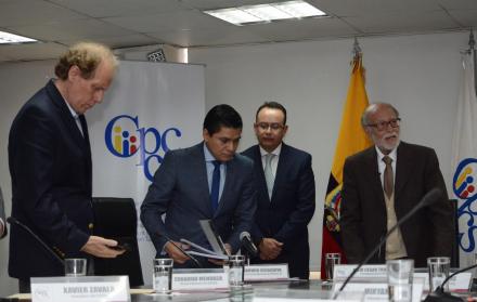 La Superintendencia de Comunicación (Supercom) ya tiene al reemplazo de Carlos Ochoa. Se trata de Édison Toro, que fue posesionado ayer por el Consejo de Participación Ciudadana, en calidad de encargado.