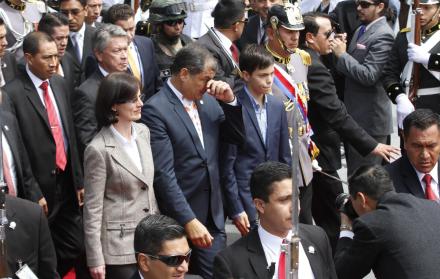 Esta medida se extiende para familiares íntimos del exmandatario en sus países de residencia “debido al bajo nivel de riesgo existente”.