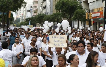 Ciudadanos se unieron a una marcha por la paz en Guayaquil.
