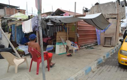 A pesar de sus necesidades, los nueve miembros de la familia Macías Molina, entre ellos una persona con discapacidad, no han recibido los recursos para levantar una nueva vivienda.