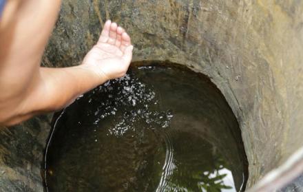 Situación. La familia Heleno denuncia que el agua llega sucia.