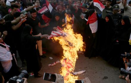 Bagdad. Miles de personas protestaron en Irak contra la ofensiva de EE. UU., Francia y Gran Bretaña en Siria.