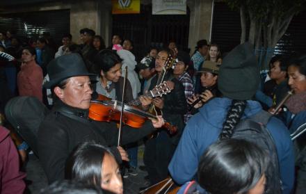 Melodía. El violín es parte esencial de los sanjuanitos, coplas, entre otros ritmos que se oyen durante la fiesta.