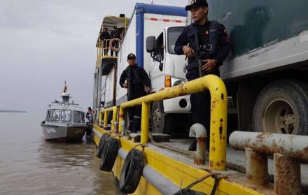 Seguridad. Personal de la Armada brinda protección a embarcaciones y gabarras en las cinco Rutas Seguras.