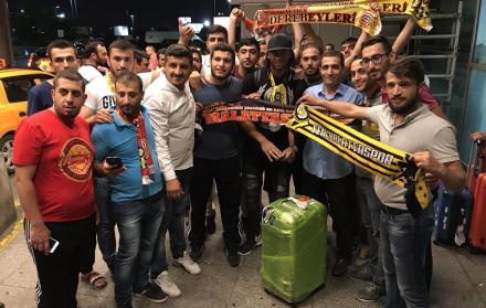 En agosto del año pasado la llegada del ecuatoriano Arturo Mina al equipo turco fue todo un acontecimiento. Decenas de hinchas le dieron una gran bienvenida.