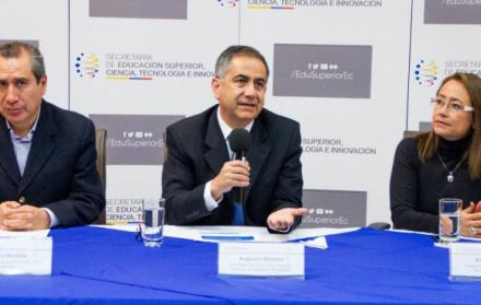 El titular de la Senescyt, Augusto Barrera, explicó que la iniciativa pretende disminuir la brecha de acceso y de oferta en provincias con menor tasa de matrícula.