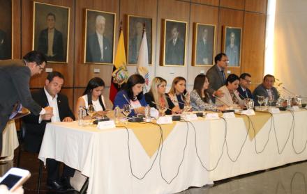 Votación de los legisladores.