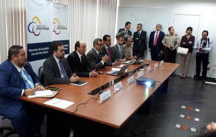 Las autoridades se reunieron en la Unidad de Vigilancia Comunitaria en Portete.