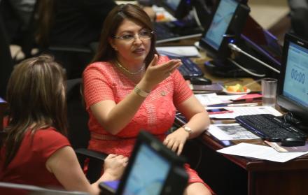 Espín deberá justificar su visita a la exagente Diana Falcón.