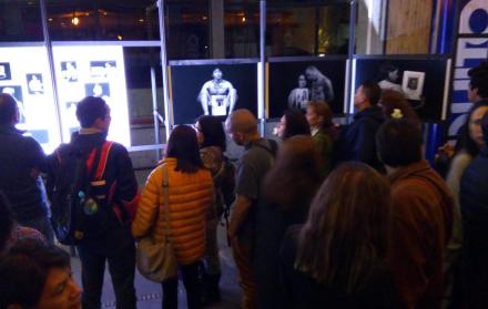 La exposición está abierta al público en el hall del Palacio Municipal de la capital.