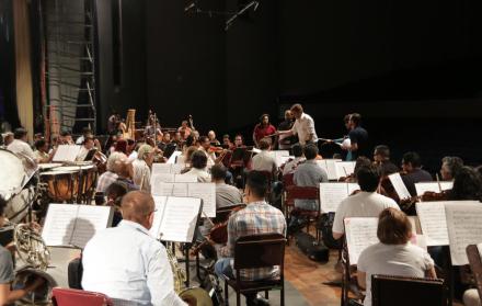 Obra. Los artistas y músicos ensayan en el Centro Cívico desde enero para la puesta en escena de la pieza. 