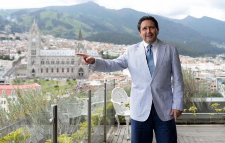 Ministro de Turismo; Licenciado en Ciencias Jurídicas, Abogado y Doctor en Jurisprudencia de la Pontificia Universidad Católica del Ecuador; Especialización Superior en Derecho Tributario - Universidad de Salamanca ; exdirector general de una de las prin