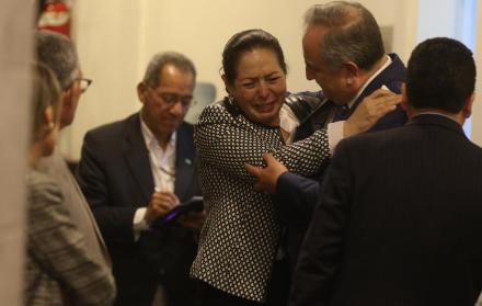 Lágrimas. Patricia Ochoa mantuvo como pudo la serenidad durante su intervención ante la Asamblea. Pero a la salida del Pleno, se quebró.