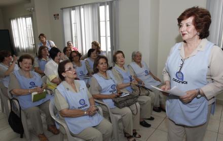 Evidencia. Una típica reunión de voluntarios muestra que la colaboración femenina prima sobre la masculina.