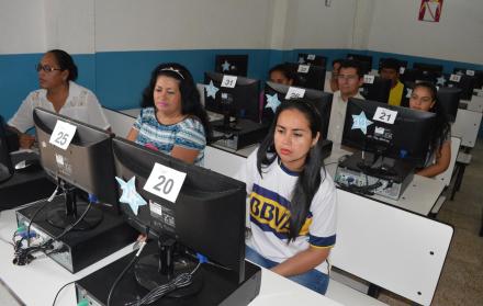 30 universidades públicas y privadas dan educación virtual, con 276 carreras.