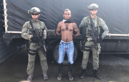 Agentes actúan en la captura de alias Weiner.