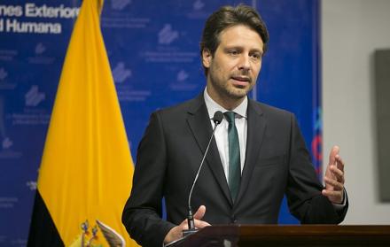 “Me rehúso a ser parte del peligroso autoritarismo disfrazado de falso ecumenismo y espíritu dialogante que hoy coloniza agresivamente a nuestro Ecuador”, dijo Long.