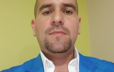 Desde el 2015 es parte de la comisión municipal urbanística en Manta.