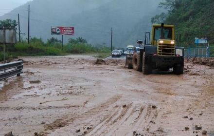 Maquinaria de Obras Públicas trabaja en el sector el Kilo.