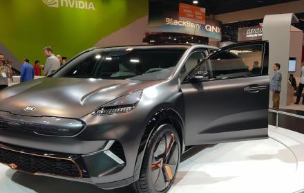 w Kia Niro será es el segundo vehículo de la marca surcoreana en adoptar un sistema de propulsión completamente eléctrico, alimentado por baterías. Y como prueba de ello, el Niro EV Concept.