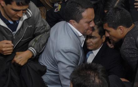 Acontecimientos. El día de la revuelta policial el expresidente Rafael Correa se presentó en el Regimiento Quito, en donde se desarrollaba la protesta.