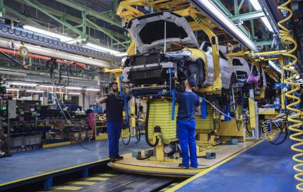 Situación. El sector privado ha tenido dificultades para operar y competir con el sector público, dice el informe.