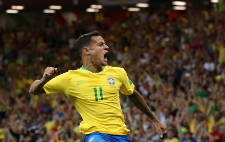 Philippe Coutinho de Brasil celebra el gol a Suiza. (Reuters)