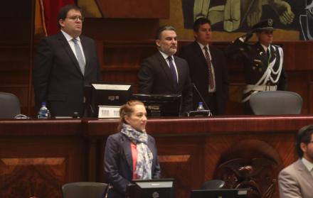 El presidente de la Asamblea, José Serrano, durante la sesión del miércoles se sumó al pedido de comparecencia del fiscal Carlos Baca Mancheno y la suya, para explicar sobre la grabación en la que, supuestamente, conversa con el excontralor Carlos Pólit,