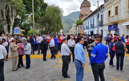 Cámaras de seguridad captaron el desalojo que vivieron algunos edificios.