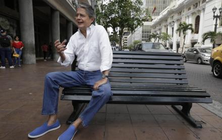 Antes de incursionar en la política electoral fue presidente ejecutivo del Banco de Guayaquil.
