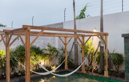 Las hamacas se pueden usar al bañarse, o simplemente recostarse en ellas para leer y mojarse los pies.