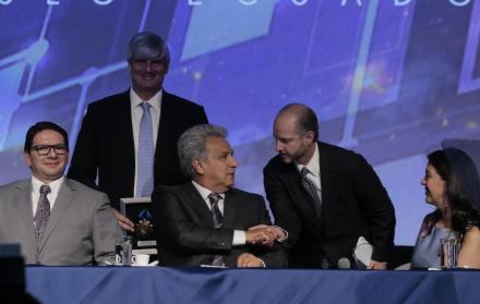 Premiación. En el evento se premió al empresario del año: Luis Baker, CEO de Pronaca. Lo representó su hijo.