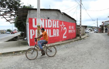 Pintura publicitaria en En Petrillo, vía a Daule