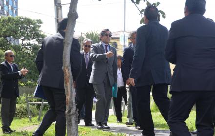 El dirigente César Montúfar denunció al expresidente, Rafael Correa, por supuesta “delincuencia organizada”. Incluyó en su pedido de investigación a Jorge Glas, José Serrano, Alexis Mera, Diego García, Galo Chiriboga y Carlos Pólit. También solicitó que n