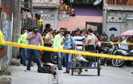 Un cartón se cayó del triciclo y puso en evidencia el macabro hallazgo en el Guasmo Sur.