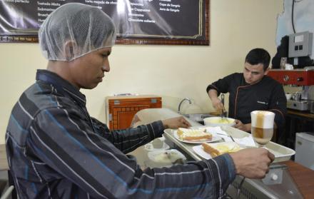 Espacio. La cafetería está ubicada en las calles 44 y la A, al sur de la urbe.