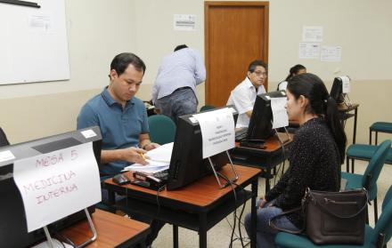 Solo 300 personas se interesaron en las ofertas académicas y menos de la mitad se postularon y cancelaron los $ 150 de la inscripción.