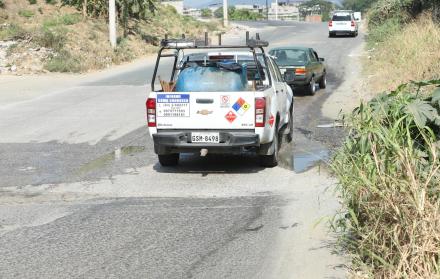 Incógnito. Un tramo de la avenida Teodoro Alvarado Oleas espera su intervención, lo que dificulta la circulación de los vehículos. Es la conexión de la vía a Daule con la Francisco de Orellana.