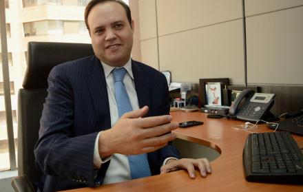 Socio de Proventus, firma se especializa en el desarrollo de estrategias de expansión, financiamiento y desinversión de empresas. Han participado en compras y fusiones de Pronaca, Zaimella, Arca Continental, entre otras.